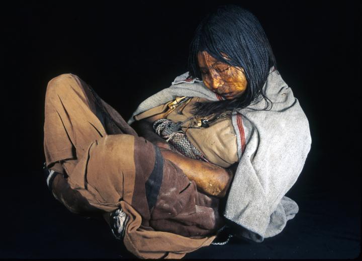 Мумия девочки из племени инков, жертва ритуального убийства 500 лет назад. Credit: Johan Reinhard