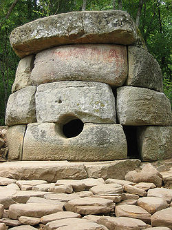250px-dolmen_russia_kavkaz_jane_1