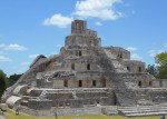 Пирамида майя в городе Эздна, который был заброшен в конце классического периода.

Mark Brenner