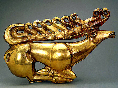 Скифское золотое изделие в "зверином стиле".