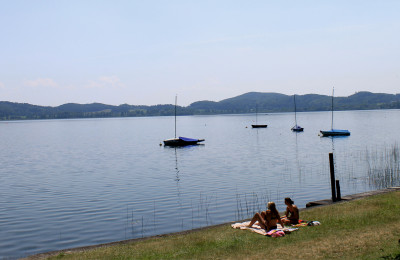 Современный вид озера Лаахерзее (фото Я.В. Кузьмина)