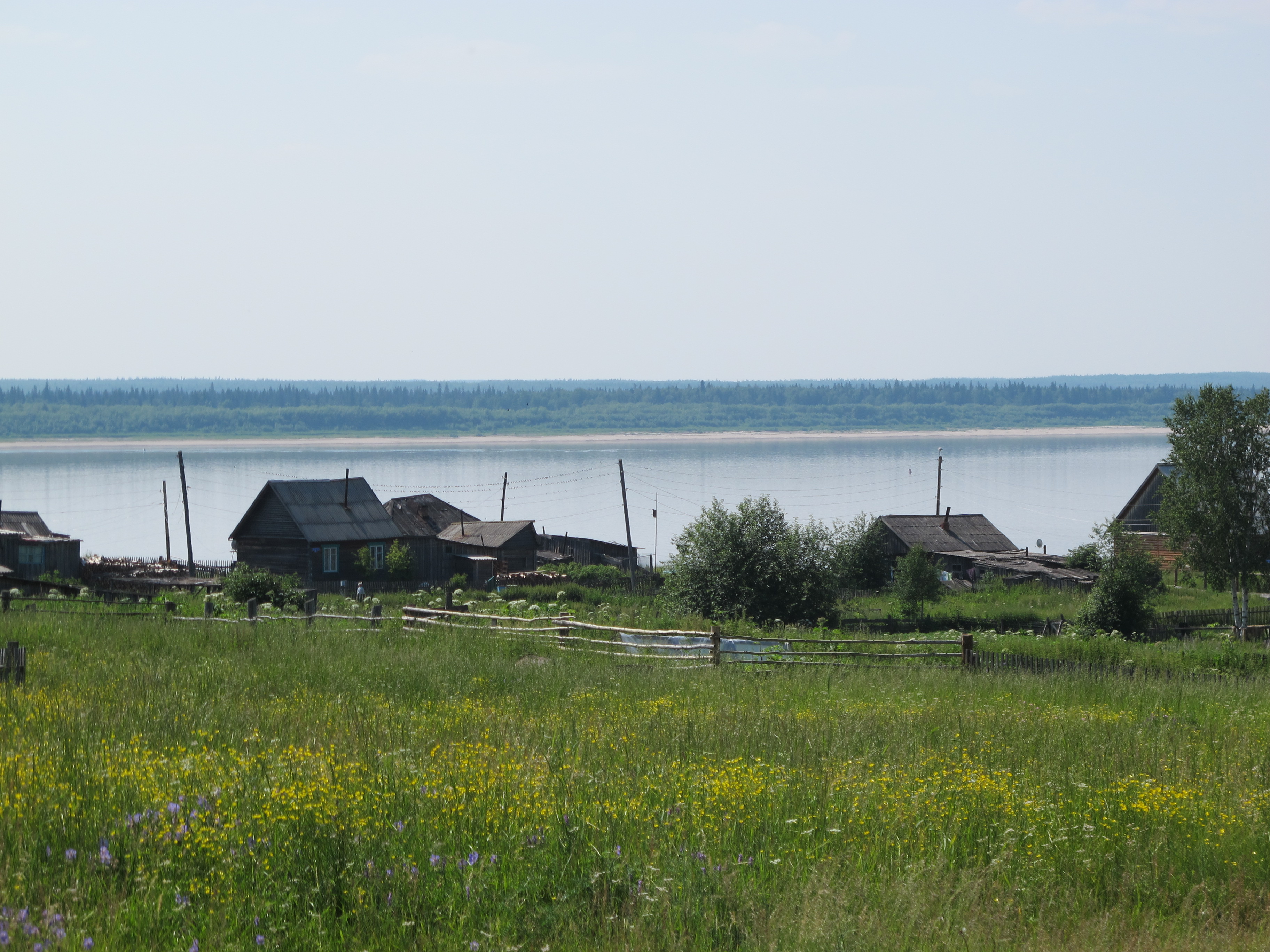Кетская деревня Бахта, в южной части Енисея (фото Ольги Коноваловой).