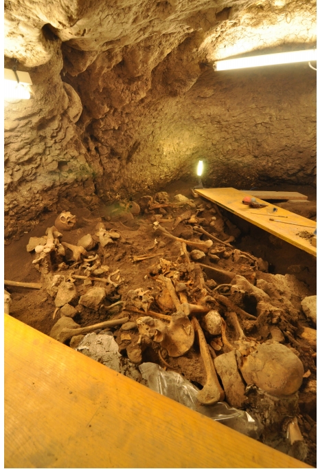 Пещера Эль-Мирадор в Испании с останками медно-каменного века