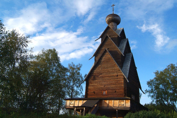 Деревянная церковь XVII века в Тверской области.