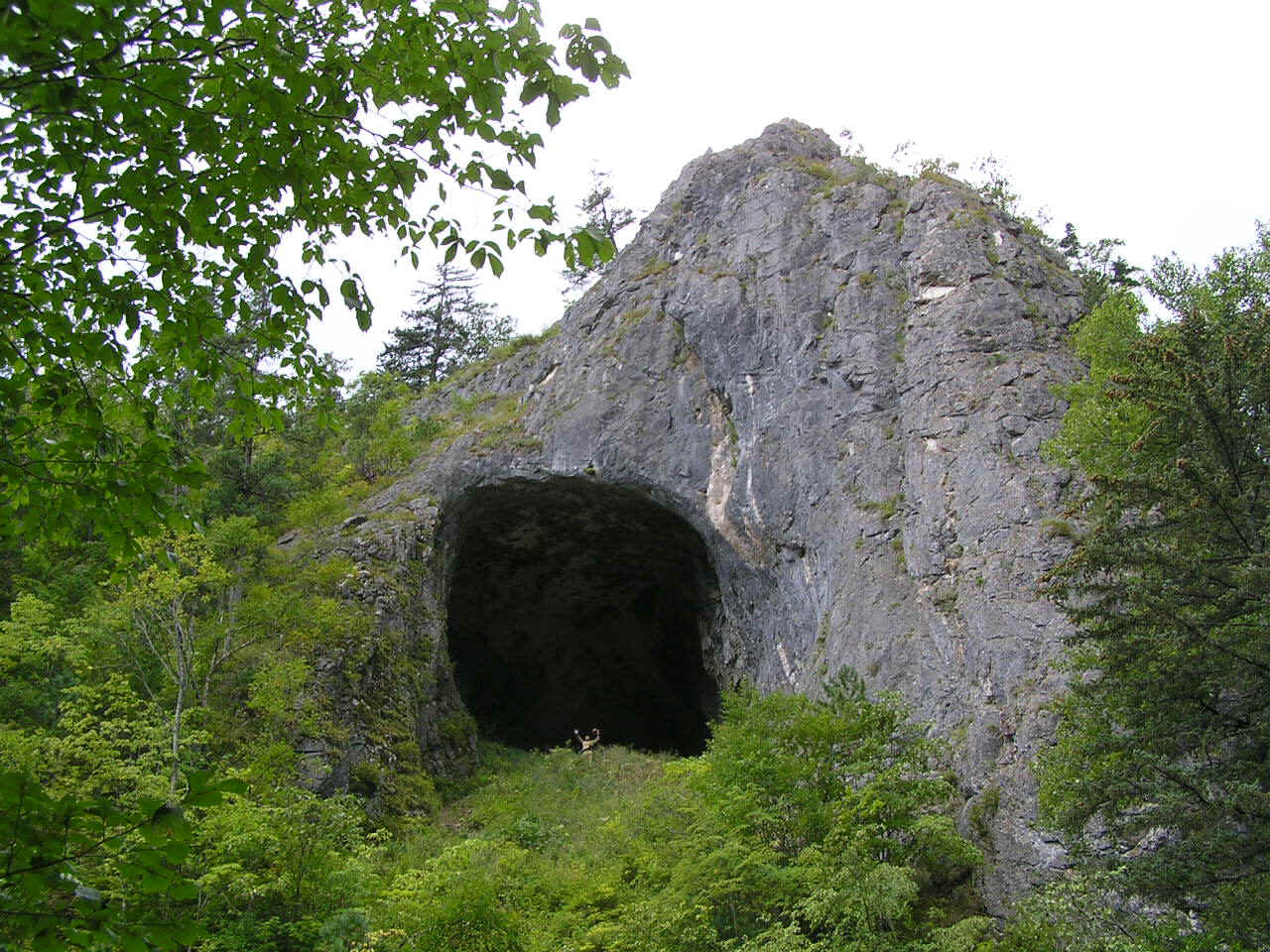 Пещера "Чертовы ворота" в Приморье.