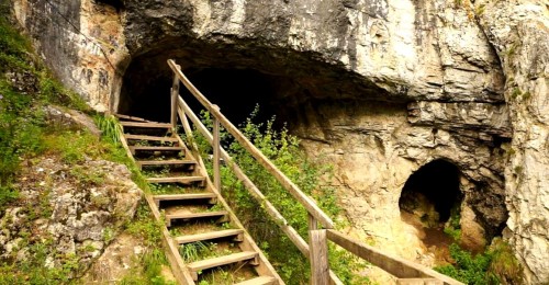 Денисова пещера. Фото с сайта https://big-altay.ru/blog/denisova-peshhera/