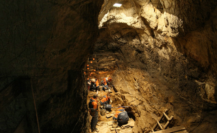 Денисова пещера. Фото с сайта https://www.sibalt.ru/info-gornyj-altai/347-denisova-peshchera