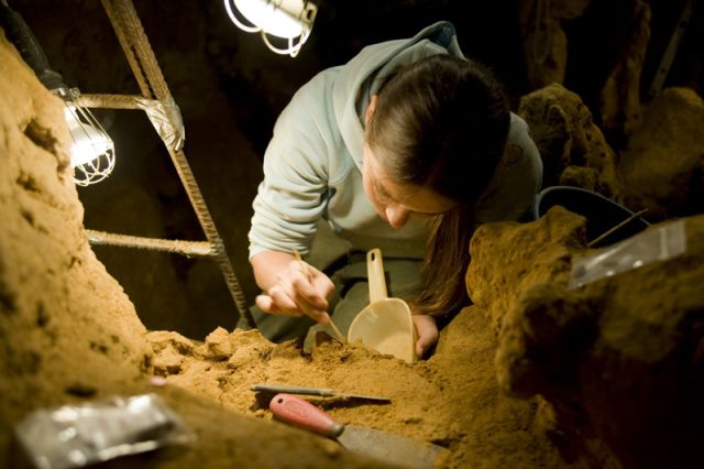 Работа в пещере Эль-Синдрон, Испания (фото CSIC Communicacion)