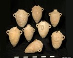 Сосуды, имеющие одинаковый диаметр горлышка. Credit Clara Amit at Israel Antiquities Authority.